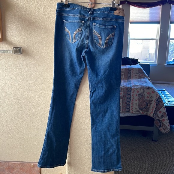 Hollister size 29W 31L women’s jeans with light whiskers - Picture 3 of 6